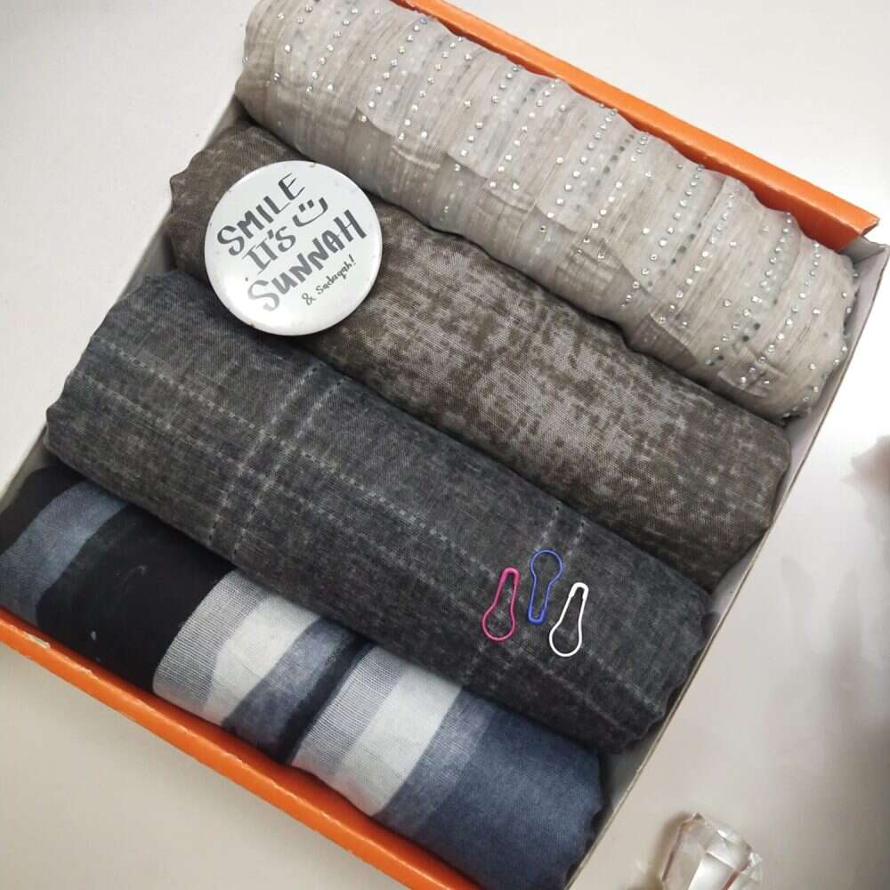 Vintage Monochrome Attires For Muslimah