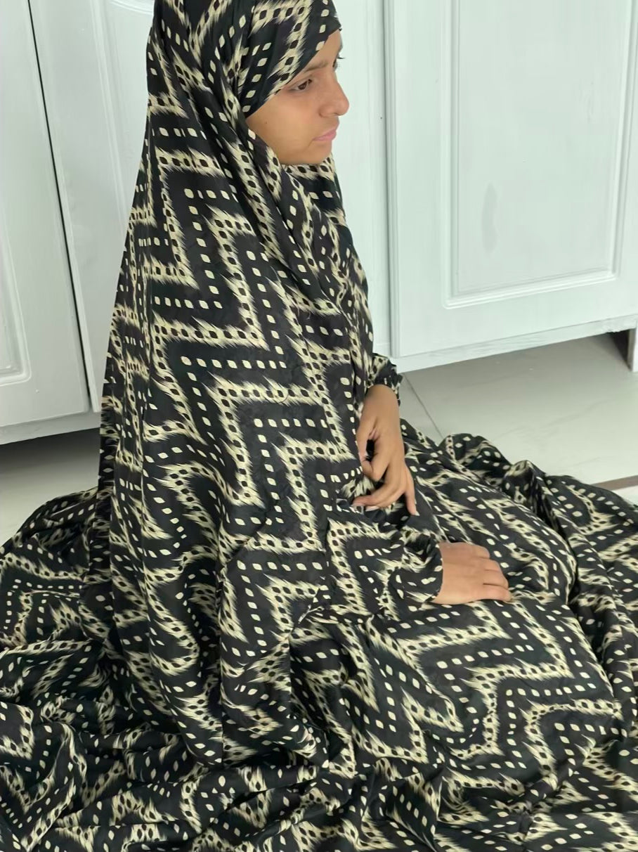 Full Coverage Namaz Chadar with Sleeves + Niqab (Pure Lawn)