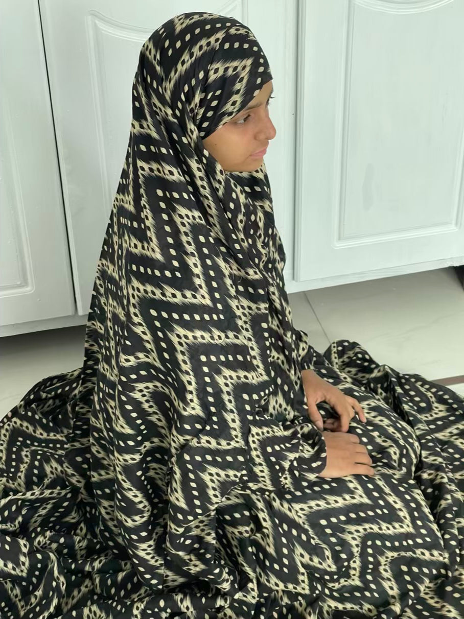 Full Coverage Namaz Chadar with Sleeves + Niqab (Pure Lawn)