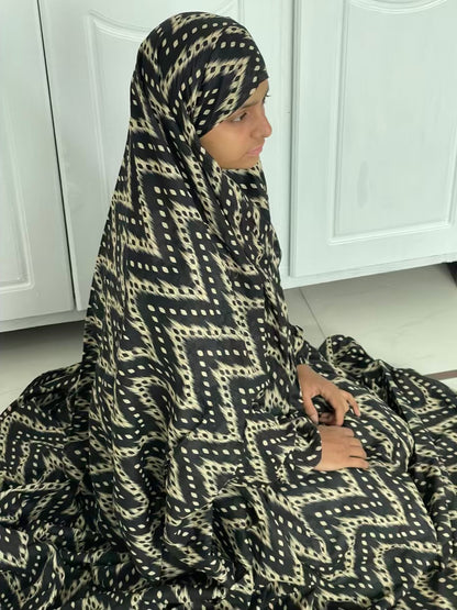 Full Coverage Namaz Chadar with Sleeves + Niqab (Pure Lawn)